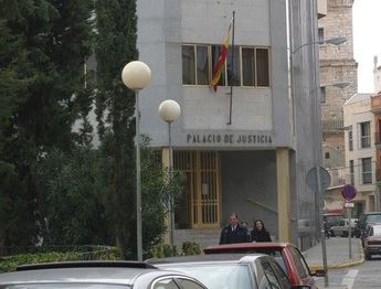 El padre acusado de abusar de su hija en Puertollano niega los hechos mientras expertos respaldan a la menor