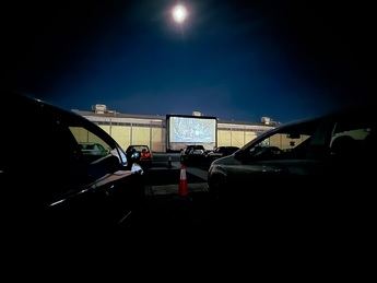Cultura y cine al aire libre: El autocine de Halloween atrae a un gran público en la IFAB de Albacete