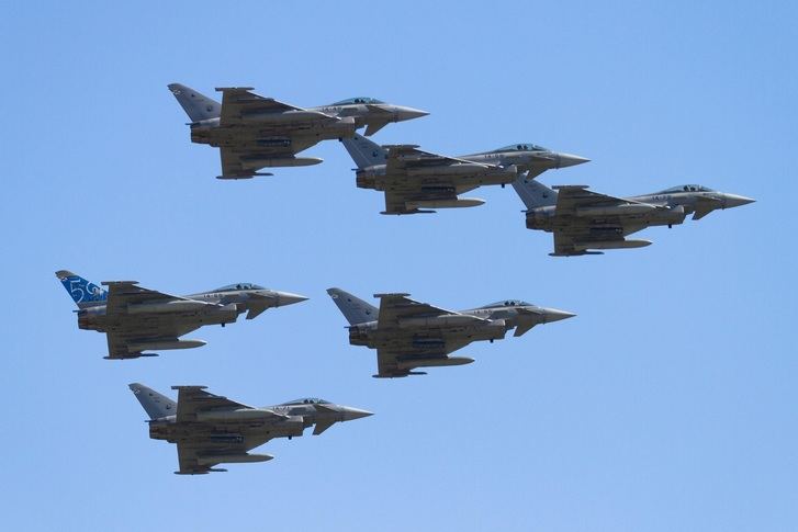 La Feria de Albacete inicia con el sobrevuelo de Eurofighter y la Cabalgata