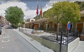 Rescatan a un joven de 29 años tras caerse a un arroyo en Molinicos (Albacete)