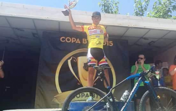 El almanseño Aitor Escobar y la alicantina Montse Álvarez ganan la Copa BTT Desafío Albacete