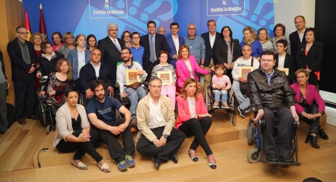 Visita de Cospedal a familiares y asociaciones de discapacitados, en Albacete