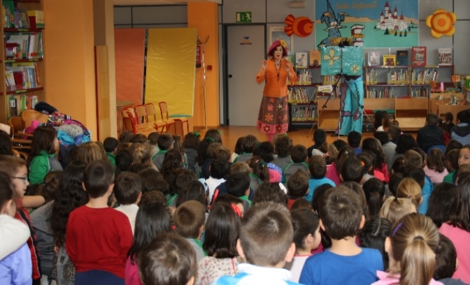 La Roda celebra con cuentacuentos y libros el Día de la Biblioteca
