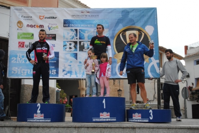 Ana López e Iván Martínez lograron la victoria en la carrera de Letur del Circuito Provincial de BTT