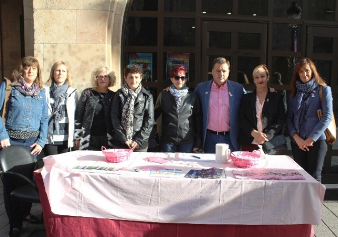 El Ayuntamiento de Albacete facilitará el aparcamiento a las mujeres con cáncer de mama en el entorno de los hospitales