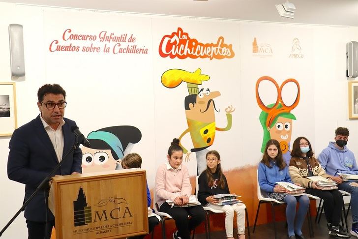Valeria Ortiz y Marcos Ortega, ganadores del IX Concurso Infantil de Cuentos sobre la Cuchillería de Albacete
