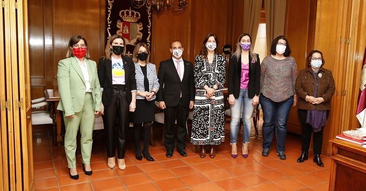 Las Cortes de Castilla-La Mancha celebran su acto institucional con motivo del Día de la Mujer