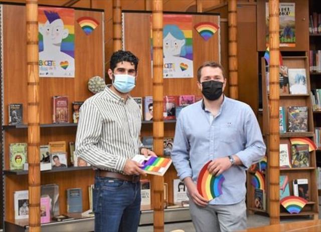 Las bibliotecas de Albacete destacarán una veintena de volúmenes de temática LGTBI que viajarán en una maleta-expositor