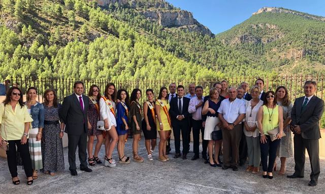 El PP de Albacete, con Núñez a la cabeza, se ‘dio una vuelta’ por las fiestas de Bogarra