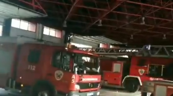 Los bomberos de Albacete saliendo hacia el incendio de la calle Fátima.