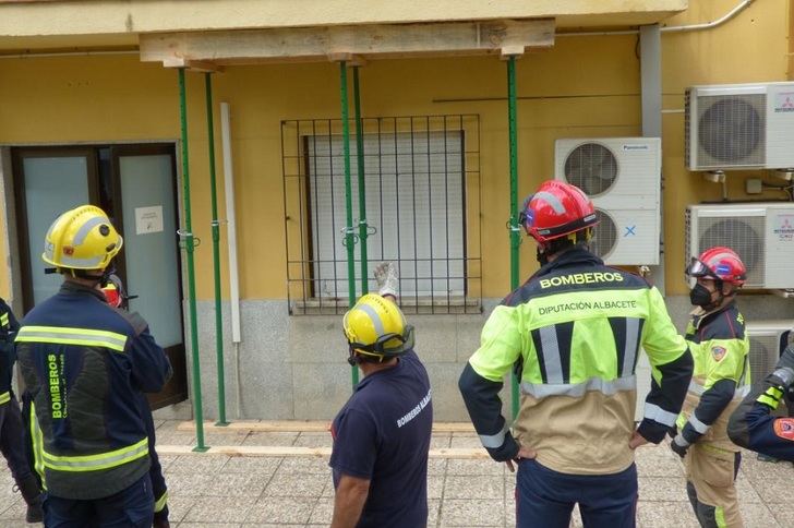 Bomberos de Castilla-La Mancha aprenden técnicas de apuntalamiento de emergencia para actuar en casos de derrumbe
