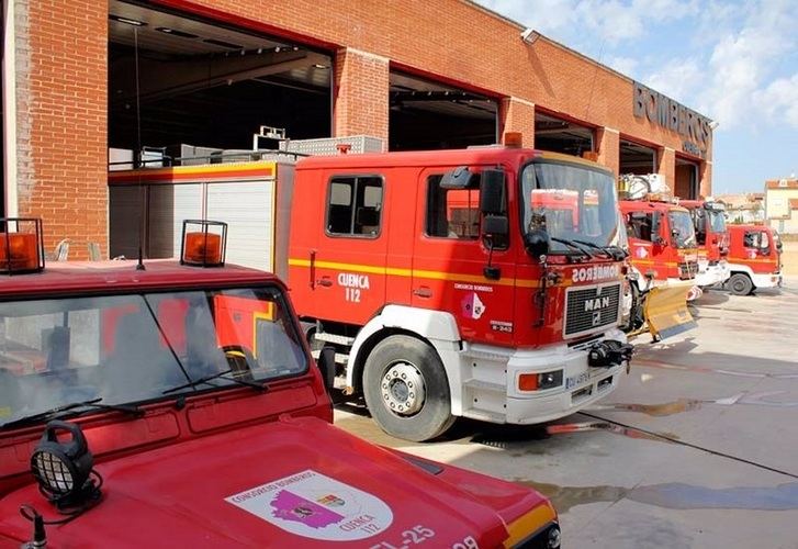 Trasladadas al Hospital de Albacete a tres personas afectadas por inhalación de humo tras un incendio en Iniesta (Cuenca)