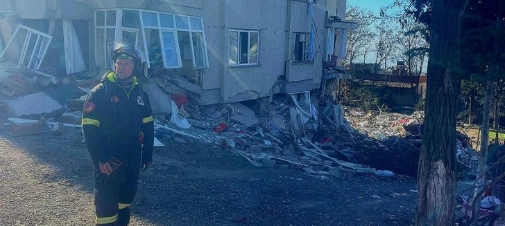 Luis Enrique Utiel, bombero del SEPEI Albacete, uno héroe anónimo que busca supervivientes en Turquía