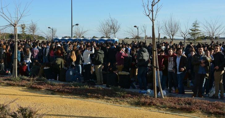 Imagen de archivo de un botellón regulado en la zona del Campus de la Universidad, en Albacete