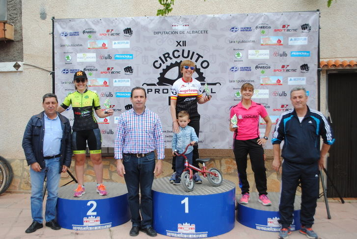 Aída Milán y Rubén Martínez vencen en el Circuito de BTT de Bogarra