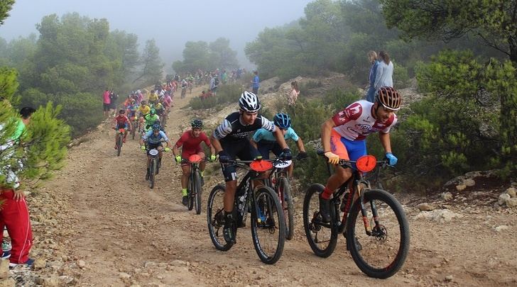 Alberto López se viste en Fuente-Álamo el maillot amarillo de líder en el Circuito Provincial de BTT de la Diputación de Albacete