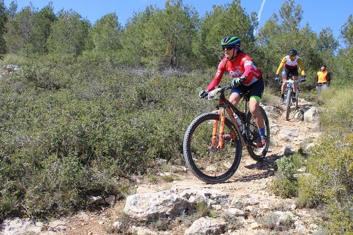 Eugenio Alfaro y Alfonsi Villar fueron los ganadores en la carrera de BTT de Alpera