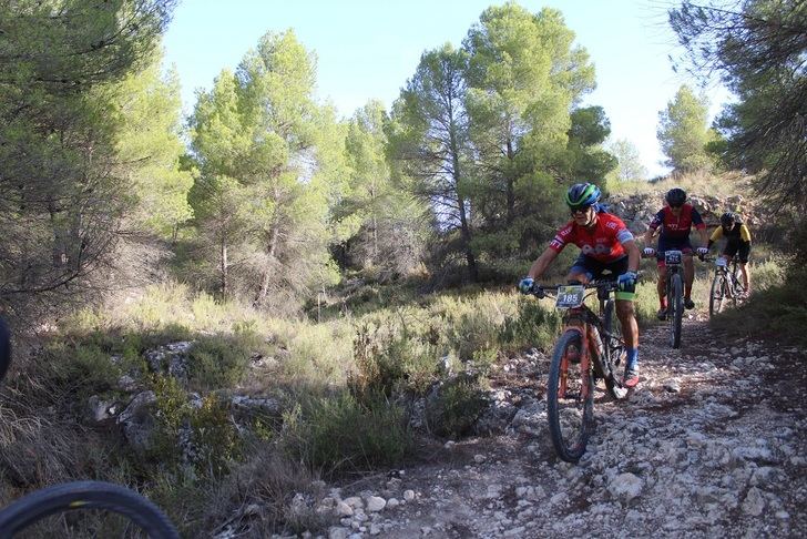 Iván Ruiz y Alfonsi Villar ganan la prueba BTT de Madrigueras