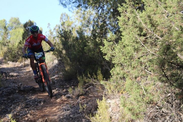 Javier Martínez y Alfonsi Villar lograron el triunfo en la carrera BTT de Férez