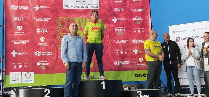 Óscar Carrasco y Alfonsi Villar, triunfadores de la prueba de BTT de Villarrobledo