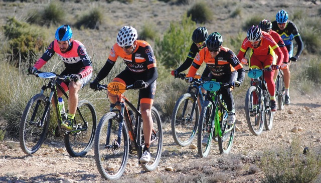 Imagen de archivo de una carrera de BTT en Almansa