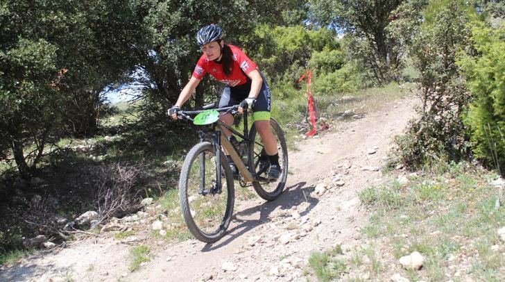 Almudena Jiménez y Juan Moreno fueron los ganadores de la interesante carrera de BTT de Yeste