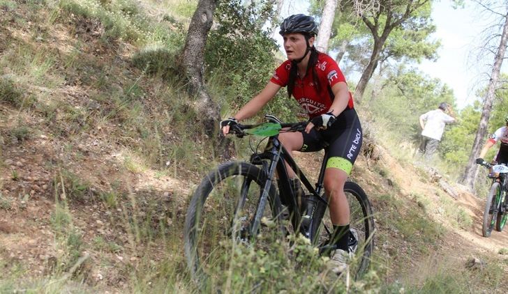 Almudena Jiménez y Pedro Jesús Rodríguez, líderes del Circuito de BTT, triunfan en Bienservida