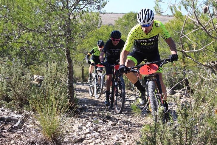 El XV Circuito Provincial de BTT llega a Casas de Juan Núñez, con 500 corredores en la línea de salida