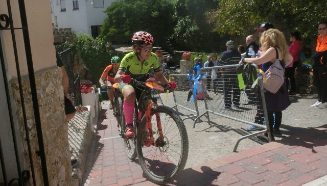 La espectacular carrera de BTT de Letur fue para Verónica González e Iván Martínez