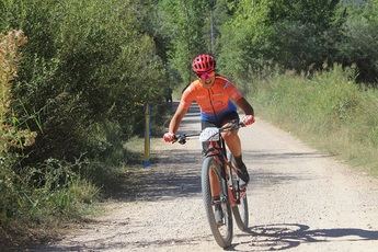 Lucía Navarro y Javier Gómez Carpena ganan en la carrera de BTT de Villaverde de Guadalimar