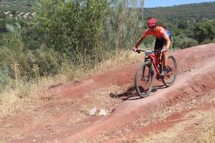 Pedro Jesús Rodríguez y Lucía Navarro, los más fuertes en la carrera de BTT de Bienservida