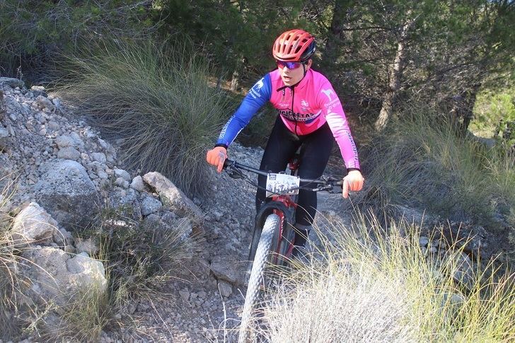 Eugenio Alfaro y Lucía Navarro, ganadores en Ontur en la primera cita con el Circuito de BTT de la Diputación de Albacete