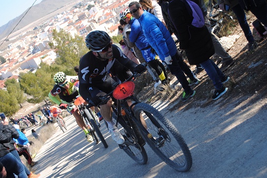 Verónica González y Manuel Cañaveras ganaron la carrera de BTT de Tobarra