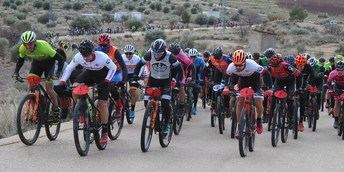 Alberto López y Nieves Giménez ganaron en Ontur la primera carrera del Circuito de BTT de la Diputación de Albacete