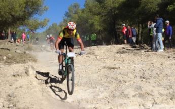 Óscar Carrasco y Alfonsi Villar ganaron la carrera de BTT de Chinchilla