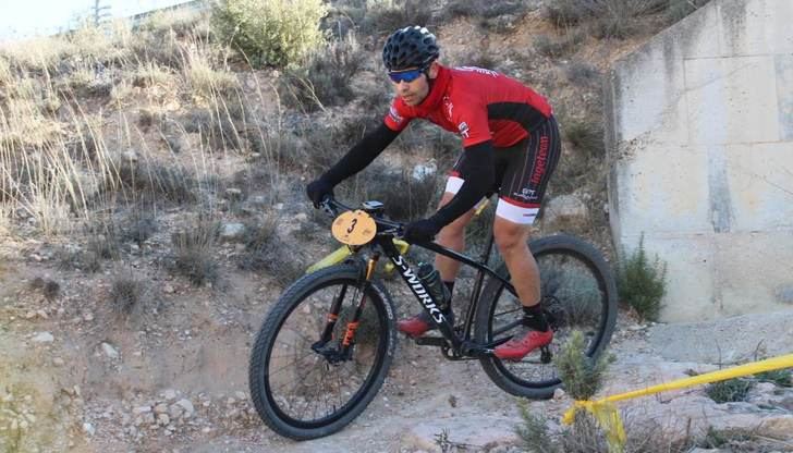 Ismael Hernández y Aida Milán ganaron la carrera de BTT ‘Caudete Extreme’