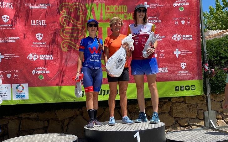 Juan González y Aída Milán vencen en la prueba BTT de Molinicos