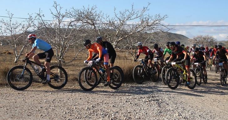 Óscar Carrasco y Alfonsi Villar vencen en Tobarra, en la prueba del Circuito de BTT de la Diputación de Albacete