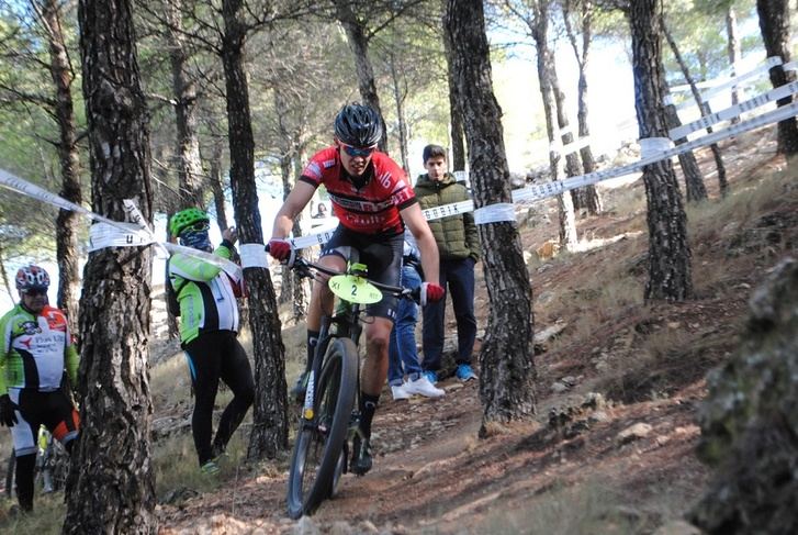 Chinchilla, en un trazado muy conocido para los participantes, acoge la carrera de BTT del Circuito de la Diputación