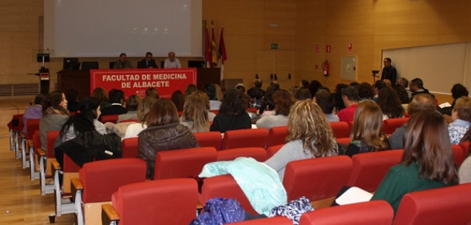 Los médicos de Albacete estudian la atención a los pacientes crónicos