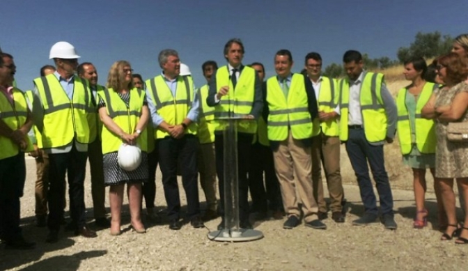 El ministro De la Serna anuncia la reactivación de obras de 50 kilómetros de la A-32, entre Albacete y Bailén