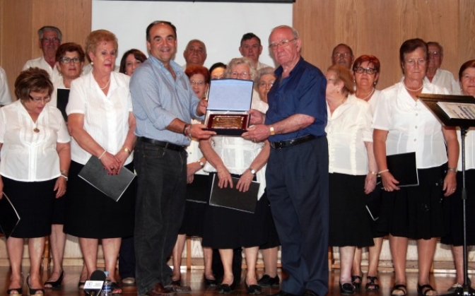 El Ayuntamiento de Villarrobledo rinde homenaje al coro lírico del centro de mayores