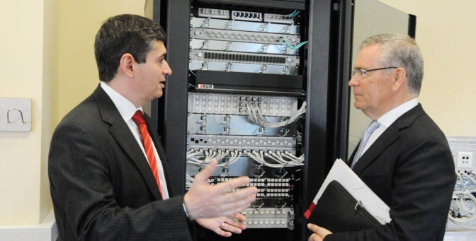 La UCLM contará con un equipo de ensayo para cableado de redes de telecomunicaciones