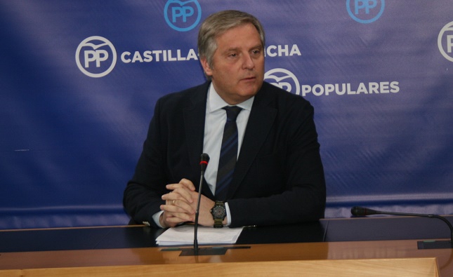 Cañizares (PP) exige a Page que deje engañar a los miles de pacientes que están esperando a ser operados en Castilla-La Mancha