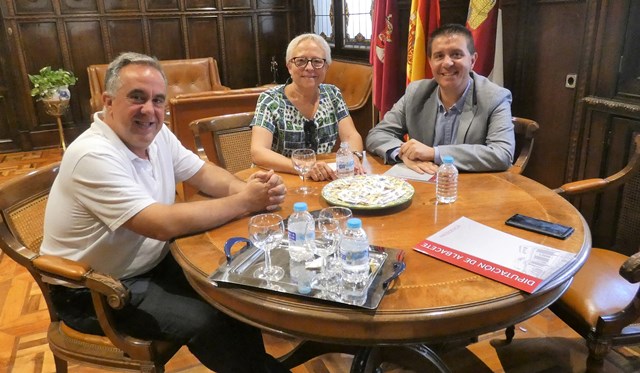 La nueva alcaldesa de Tobarra expone las necesidades de la localidad al presidente de la Diputación de Albacete
