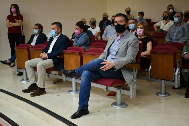 Cabañero asiste al pleno de renuncia de Vicente Casañ como alcalde de Albacete