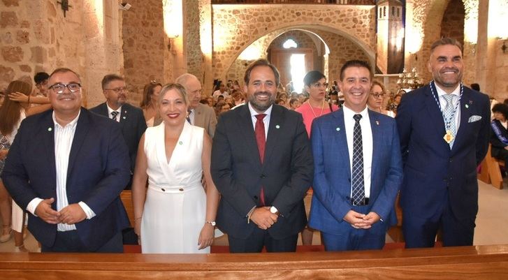 Cabañero, presidente de la Diputación de Albacete, participa en las fiestas de Villamalea