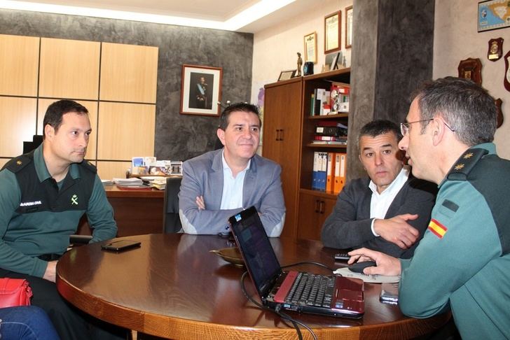 El presidente de la Diputación visita las instalaciones de la Comandancia de la Guardia Civil en Albacete