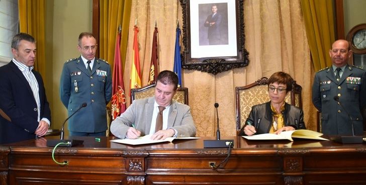 Diputación de Albacete y Guardia Civil estrechan lazos con un convenio que mejorará varios cuarteles de la provincia
