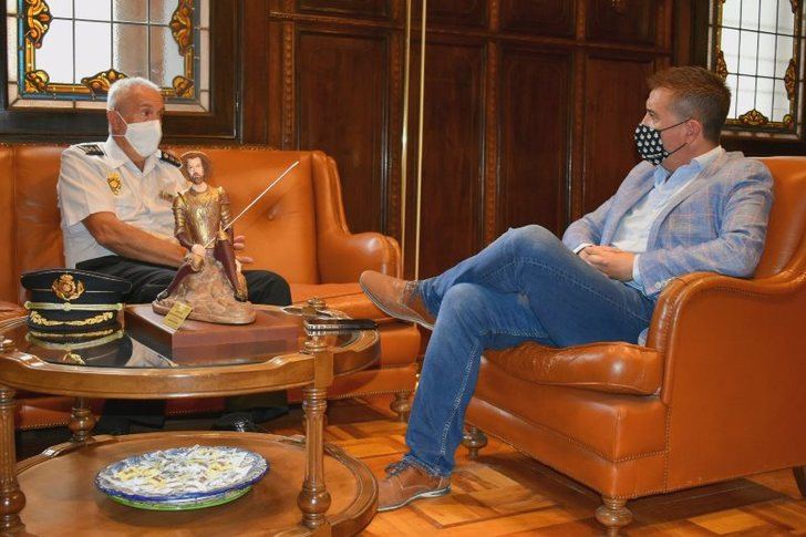 Cabañero agradece en nombre de la provincia de Albacete la profesionalidad del hasta ahora comisario de Policía Nacional